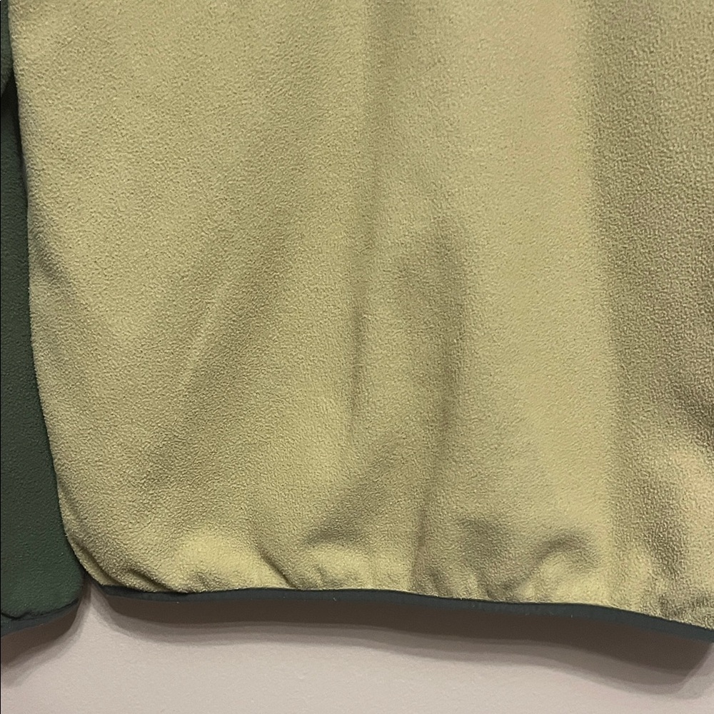 Patagonia Women's Green and Tan Fleece Pullover - Picture 11 of 13